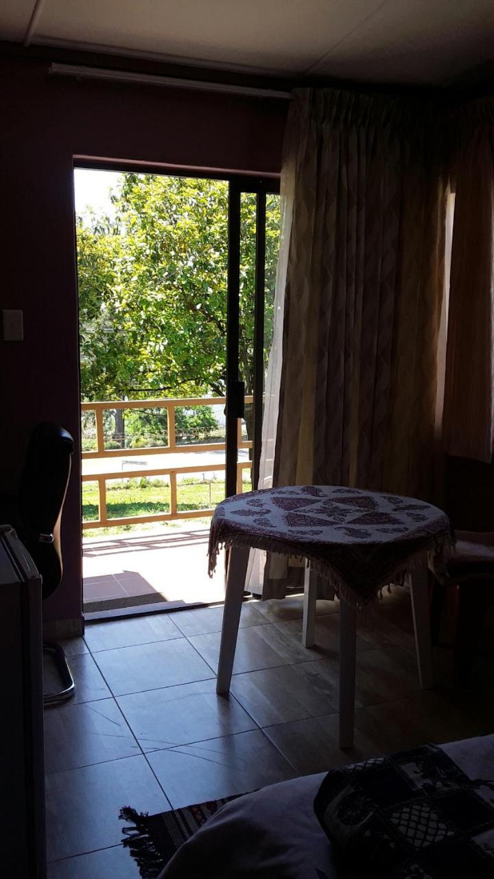 Otentik Guesthouse Мбабане Екстериор снимка